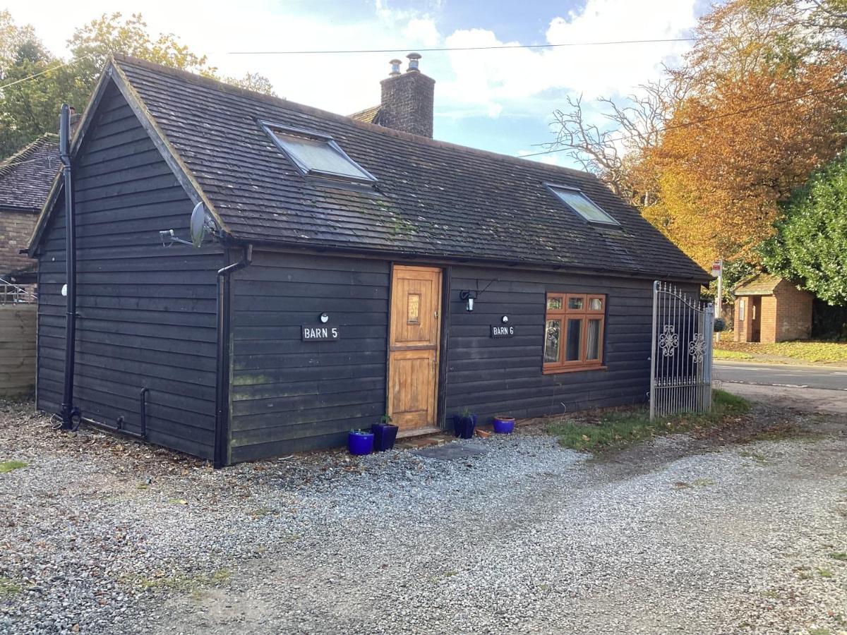Vigo Village Barn 6 Bed & Breakfast エクステリア 写真