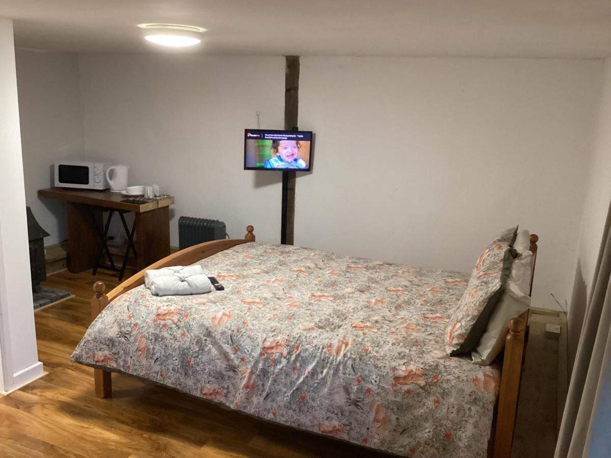 Vigo Village Barn 6 Bed & Breakfast エクステリア 写真